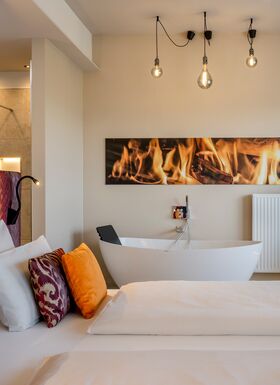 Bild zum Zimmer Wellness-Suite Deluxe mit eigenem Whirlpool
