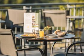 Frühstück auf der Terrasse im Wellnesshotel