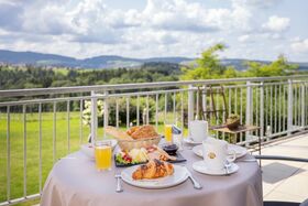 Frühstück auf der Terrasse im Wellnesshotel