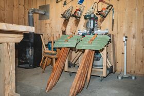 Schilder in der Werkstatt