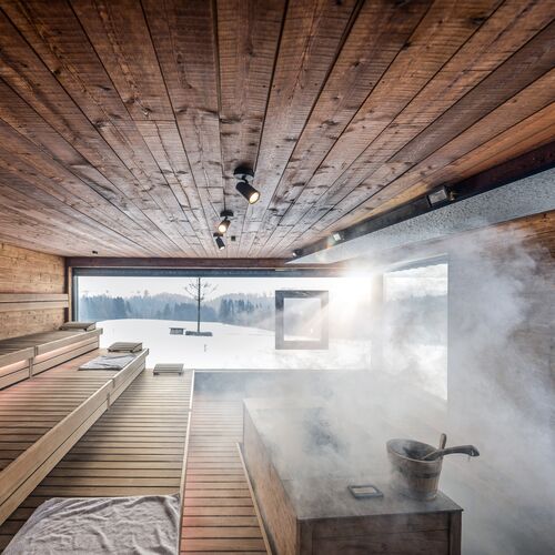 Saunahaus mit großem Fenster