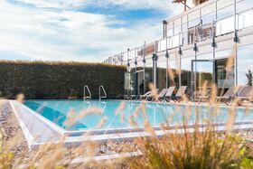 Außenpool im Spätsommer