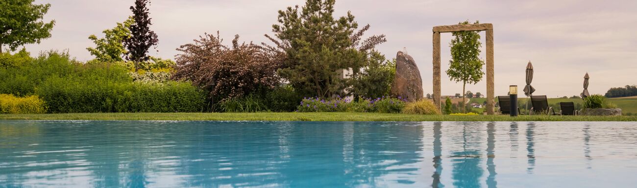 Pool mit herrlichem Ausblick