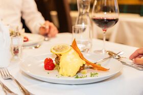 Leckere Speise auf Tisch