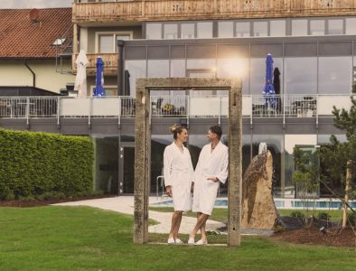 Neuer Wellnessgarten mit Ausblick im Wellnesshotel im Bayerischen Wald