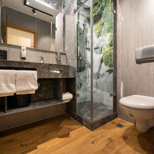 Modernes Badezimmer im Hotel nahe Passau
