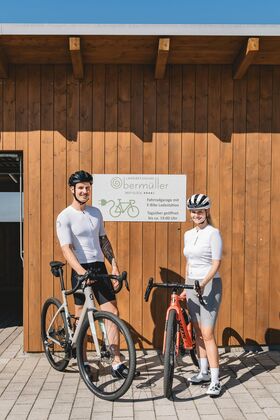 Ankunft im Hotel mit Fahrradgarage
