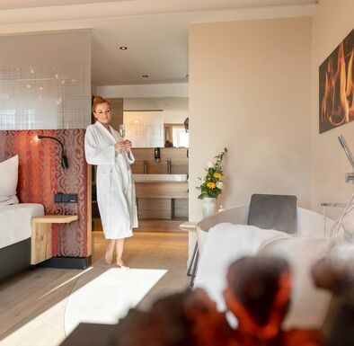 Entspannen in der Suite mit freistehender Badewanne