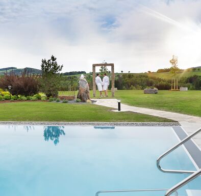 Entspannen am neuen Pool mit Ausblick