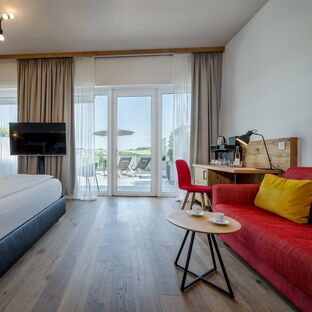 Bett und Sofa in toller Suite
