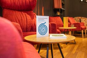 Kleine Bibliothek in der Hotelbar