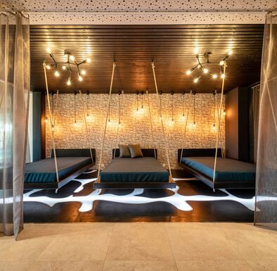 Schaukelliegen im Ruheraum