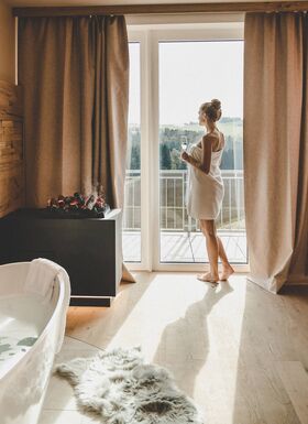 Bild zum Zimmer Wellness-Suite Deluxe mit eigenem Whirlpool