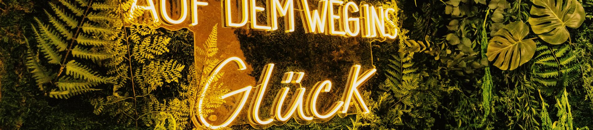 Schriftzug "Auf dem Weg ins Glück" beim Fotopoint