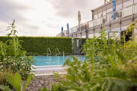 Blick auf den Außenpool