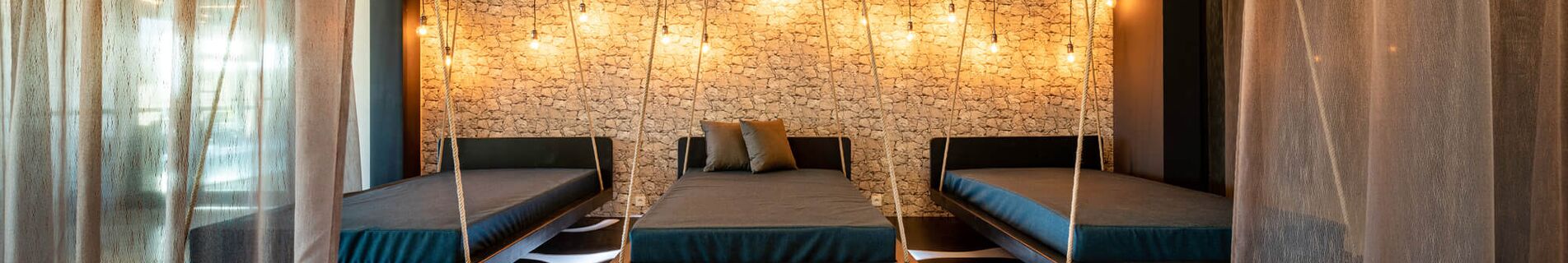 Schaukelliegen im Ruheraum