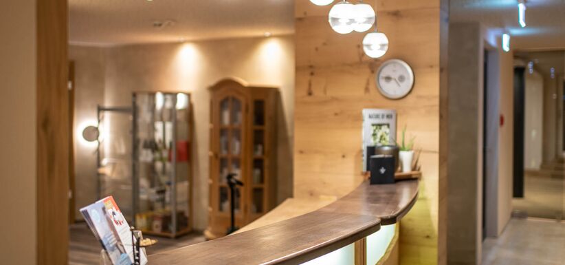 Wellnessurlaub: Augenbrauenkorrektur