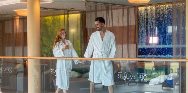 Pärchen im Wellnessbereich Pärchen im Wellnessbereich