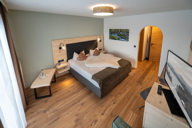 Boxspringbett mit Sitzbank