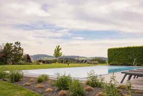 Pool mit herrlichem Ausblick