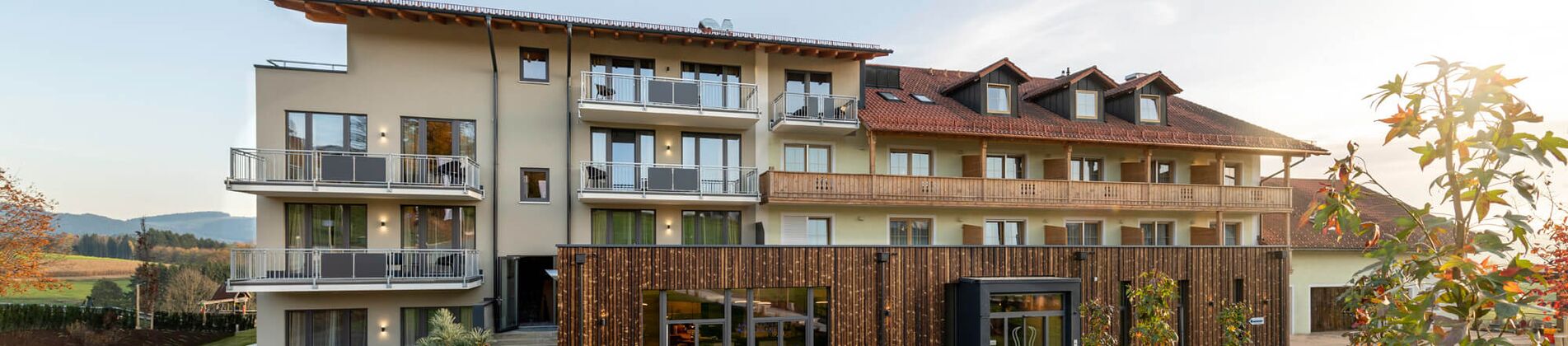 Frontansicht Landrefugium Obermüller mit Garten