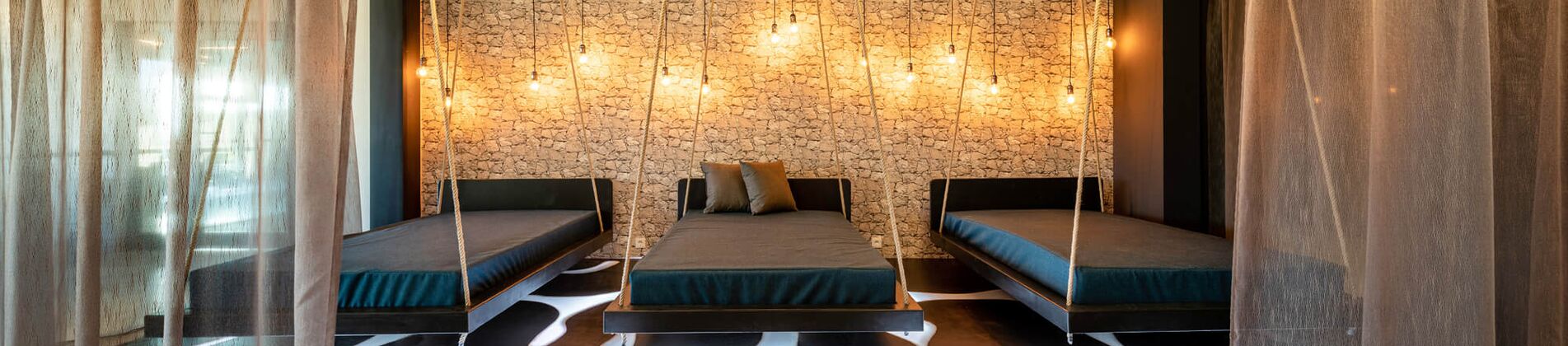 Schaukelliegen im Ruheraum