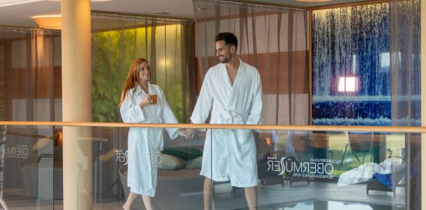 Pärchen im Wellnessbereich Pärchen im Wellnessbereich