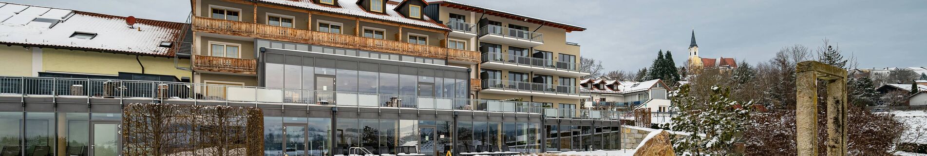 Hotelansicht im Winter