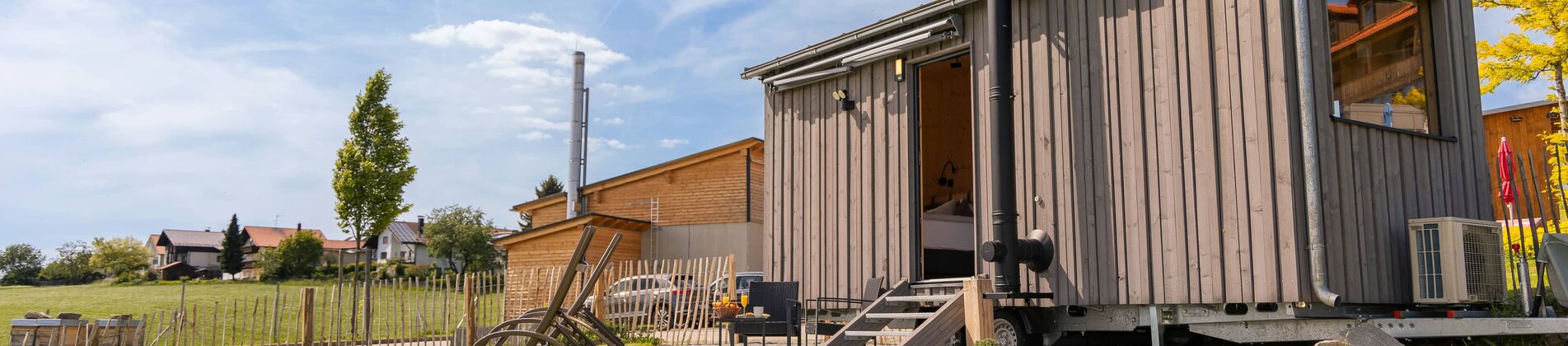 Tinymobil mit eigenem Garten und Liegen