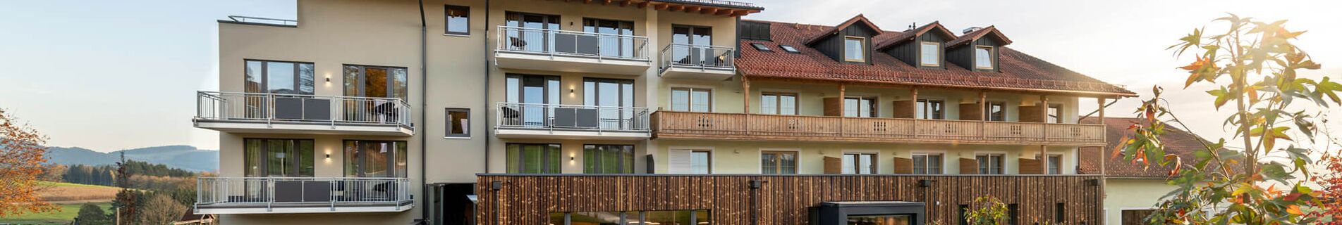 Frontansicht Landrefugium Obermüller mit Garten