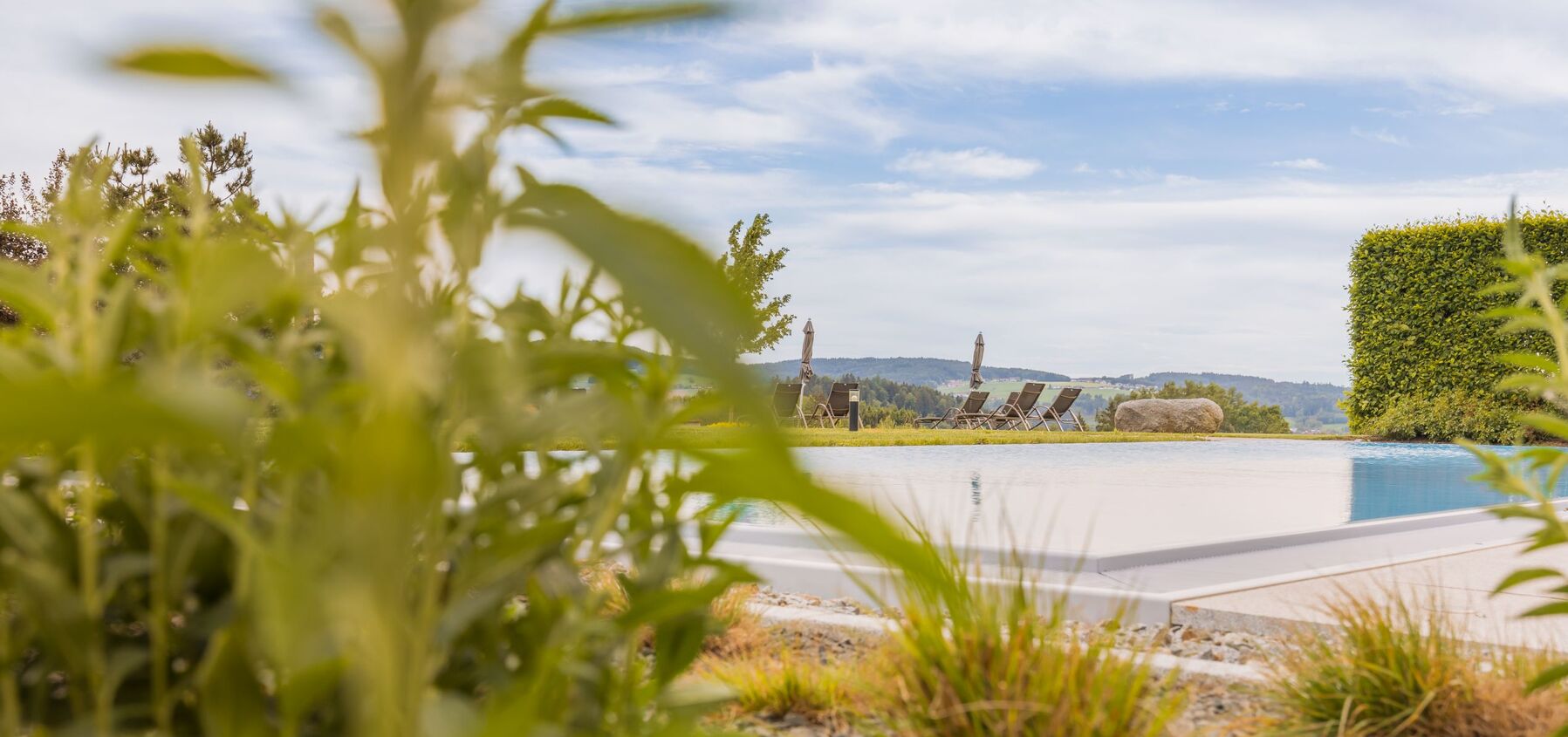 Außenpool im Grünen