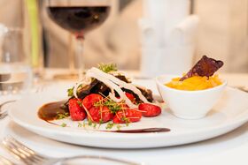 Leckere Speise auf Tisch