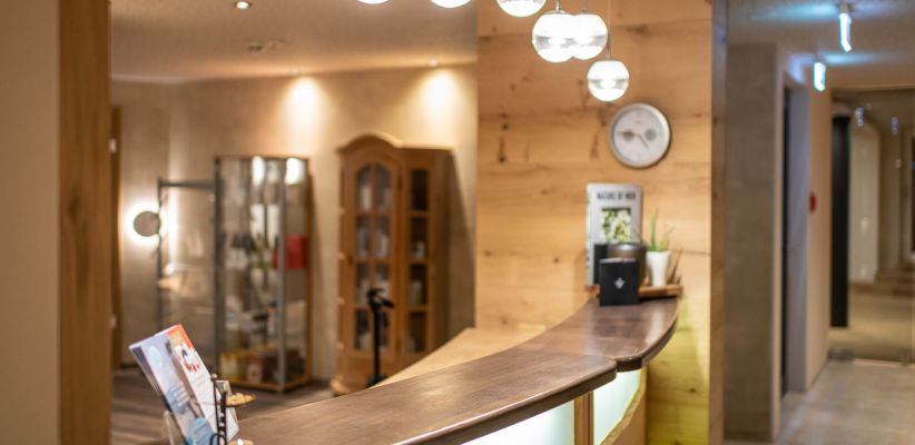 Wellnessurlaub: Augenbrauen färben