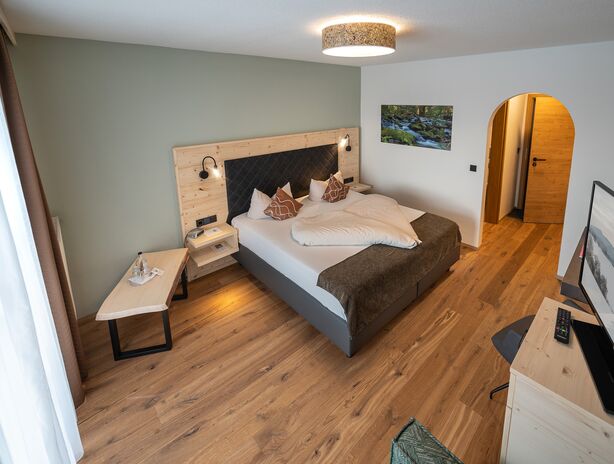 Boxspringbett mit Sitzbank