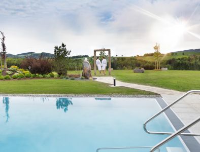 Entspannen am neuen Pool mit Ausblick