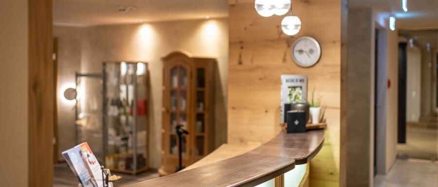 Wellnessurlaub: Wimpern färben
