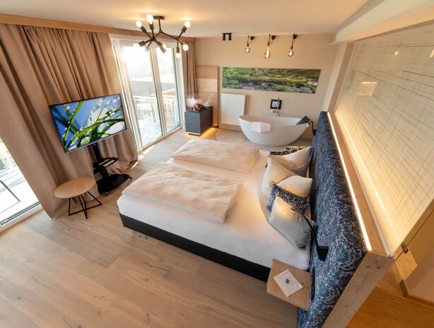 Luxus Suite mit freistehender Badewanne